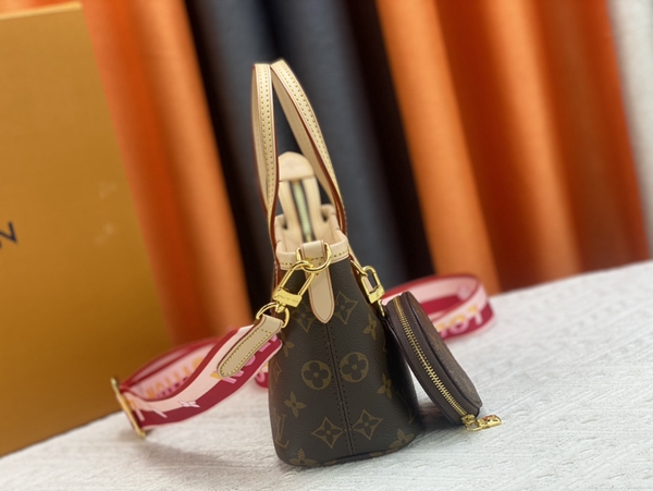 ルイヴィトンバッグ背面デザイン